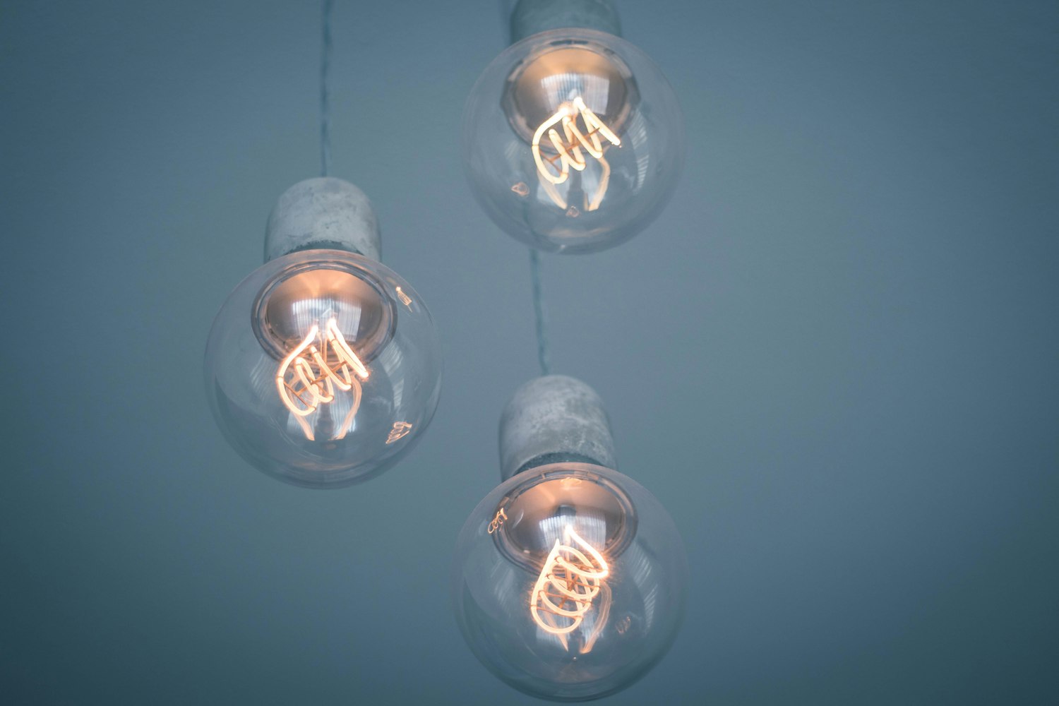 “led灯与节能灯瓦数对比	” LED灯泡与节能灯？
